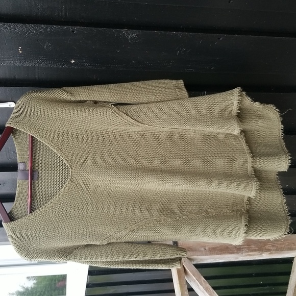 Pullover V-Neck Sweater - Picture 11 of 11